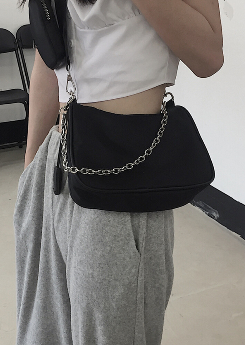 チェーンショルダーポシェット