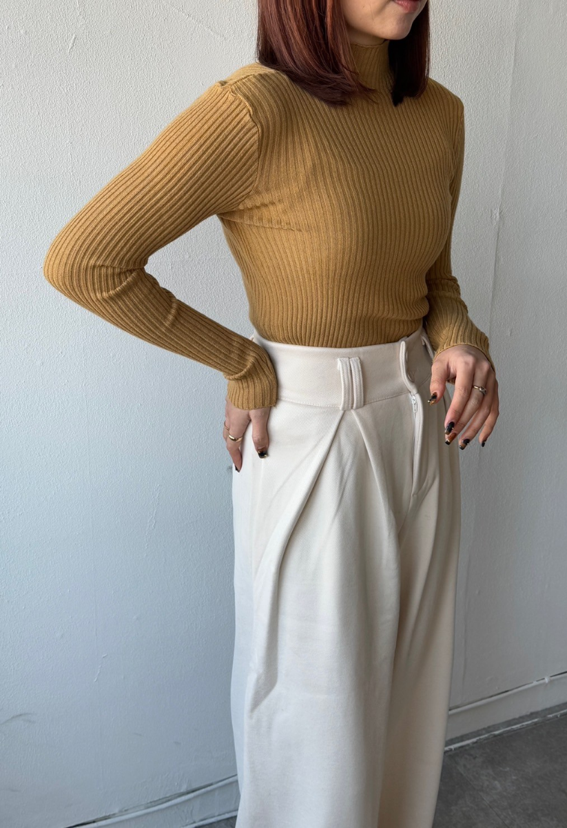 ハイネックリブニット