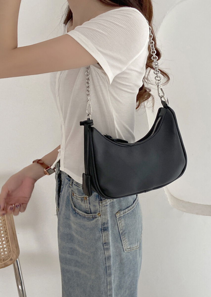 チェーンショルダーポシェット