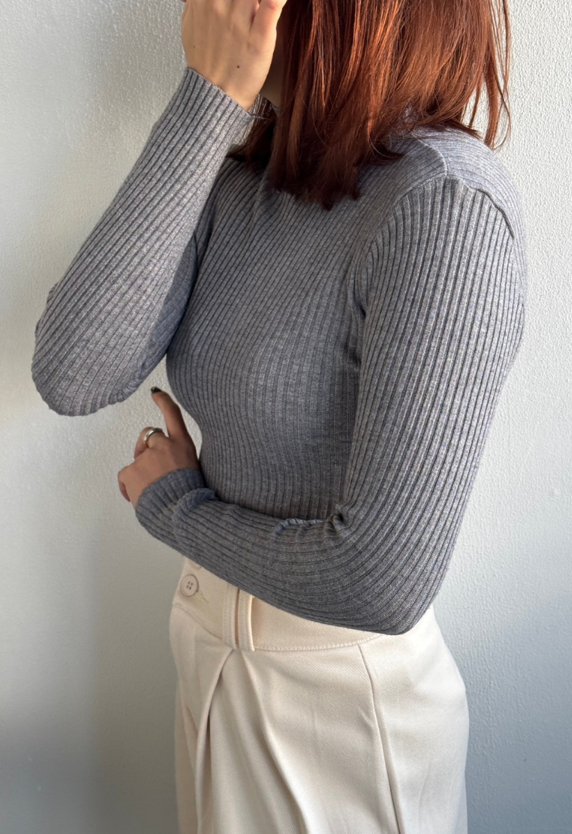 ハイネックリブニット