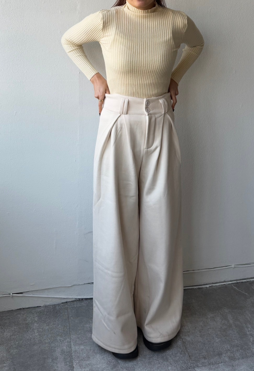 ハイネックリブニット