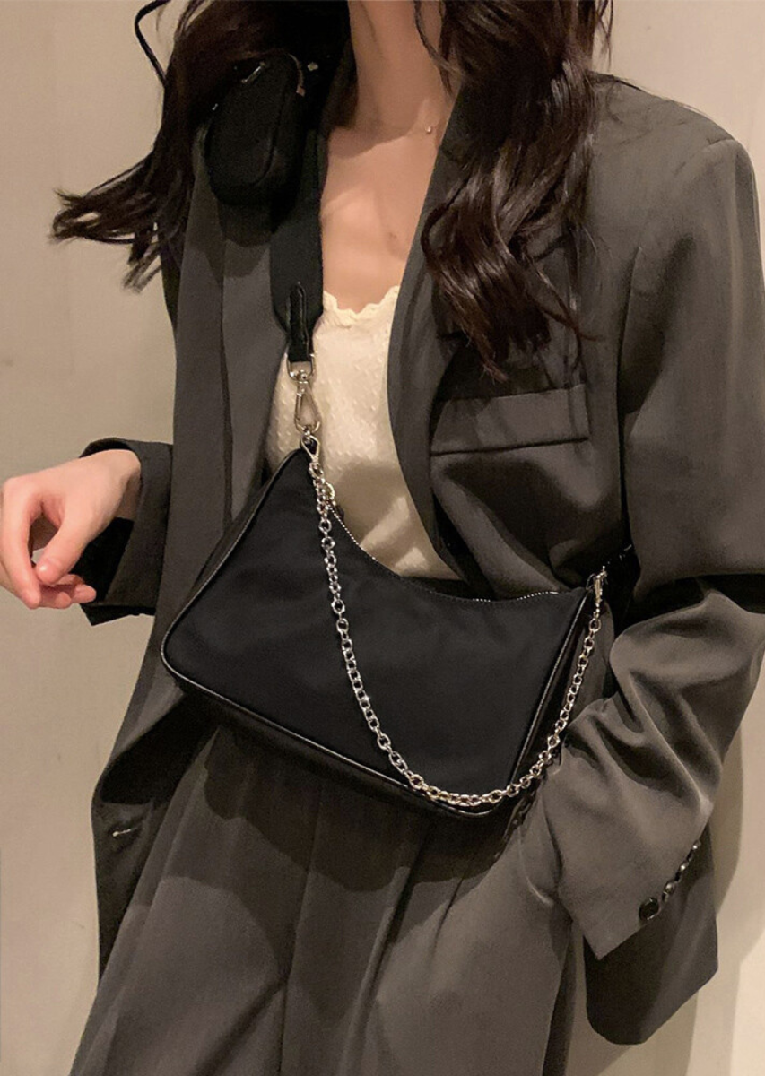 チェーンショルダーポシェット