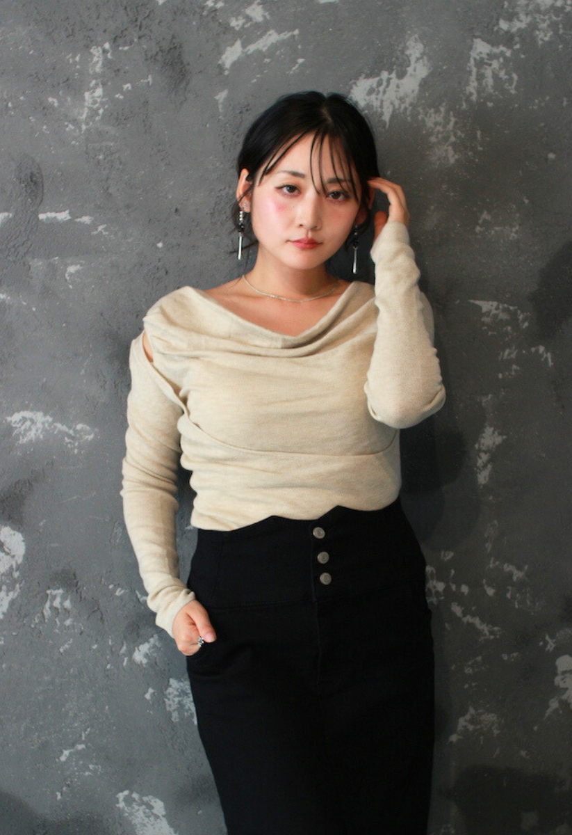 ドレープネックニットトップス