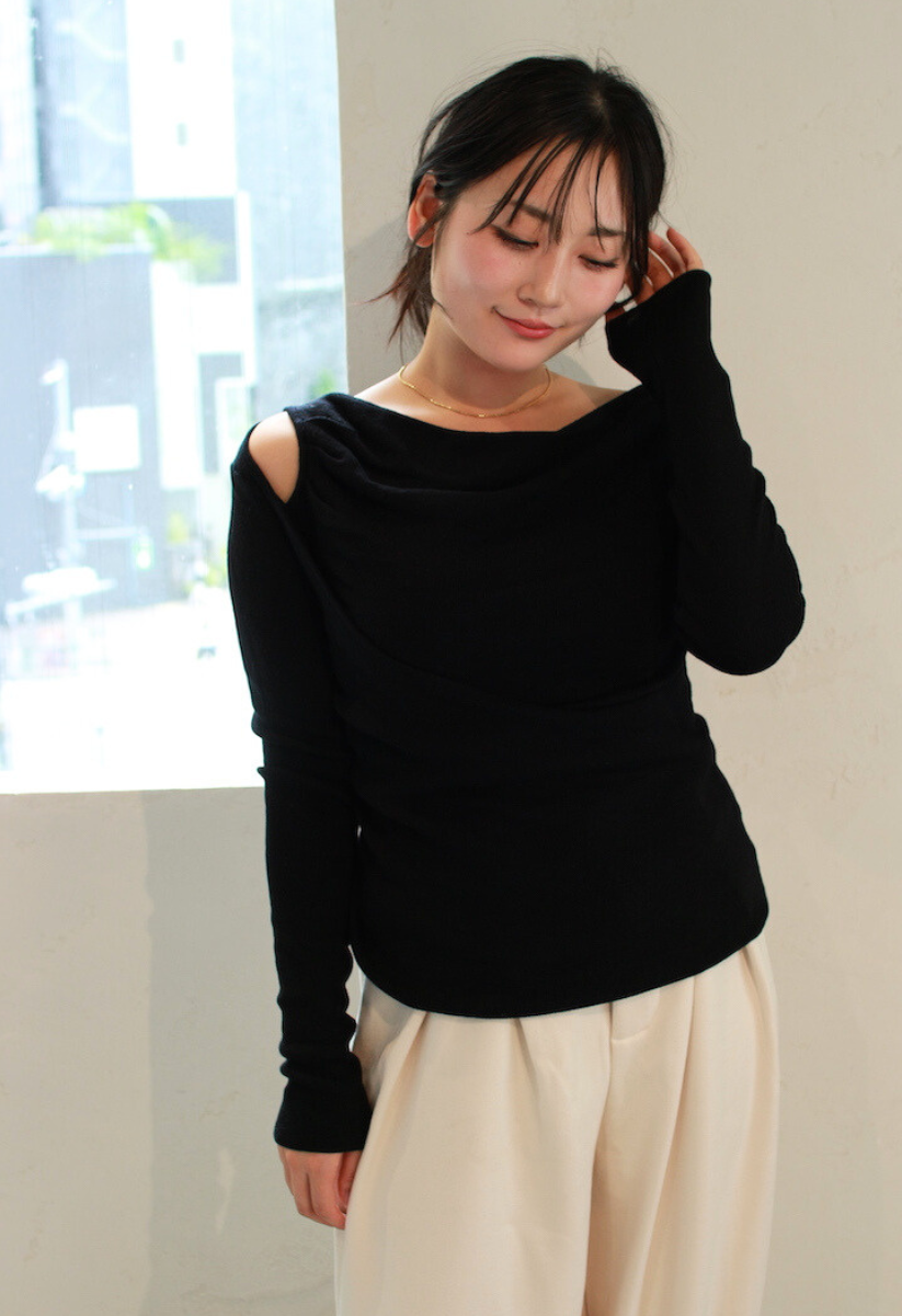 ドレープネックニットトップス