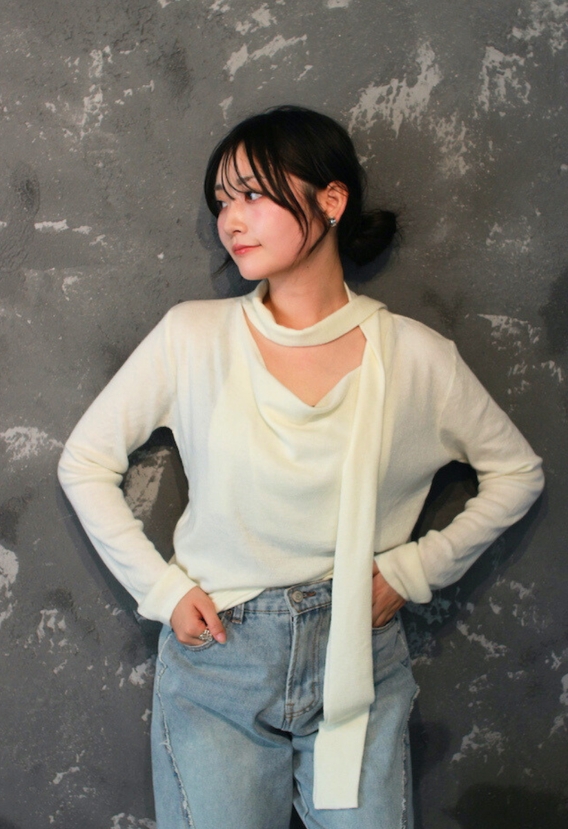 スカーフフェミニントップス