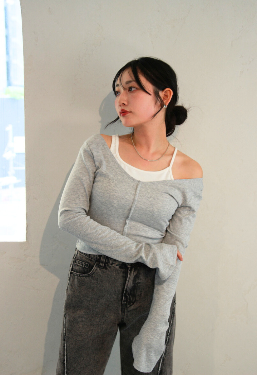 レイヤード風オフショルダートップス