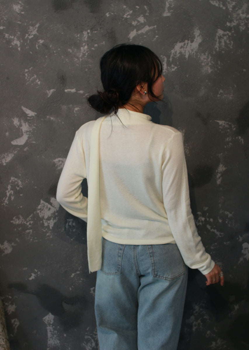 スカーフフェミニントップス