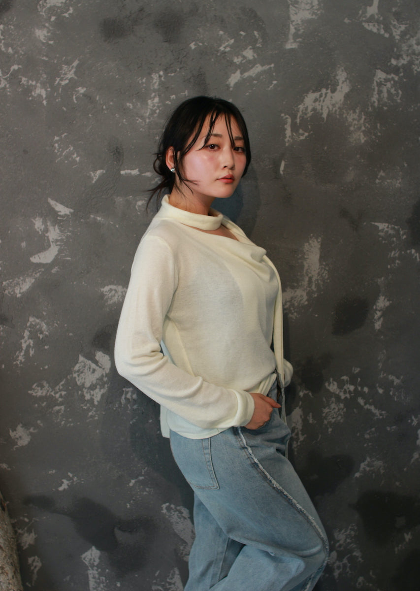 スカーフフェミニントップス