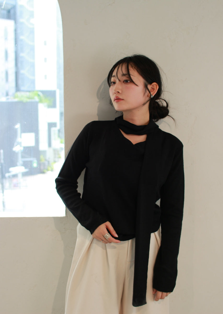 スカーフフェミニントップス