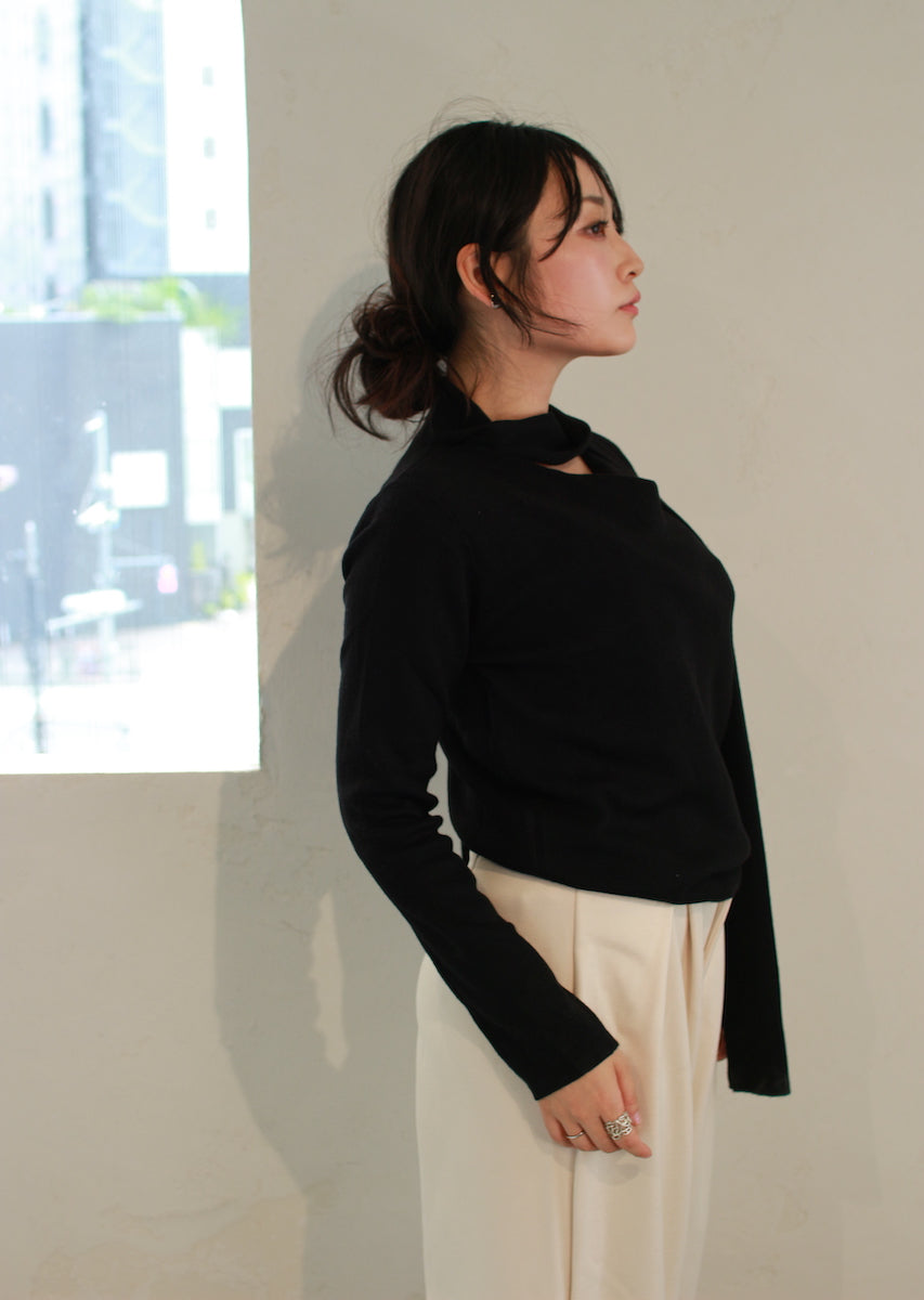 スカーフフェミニントップス