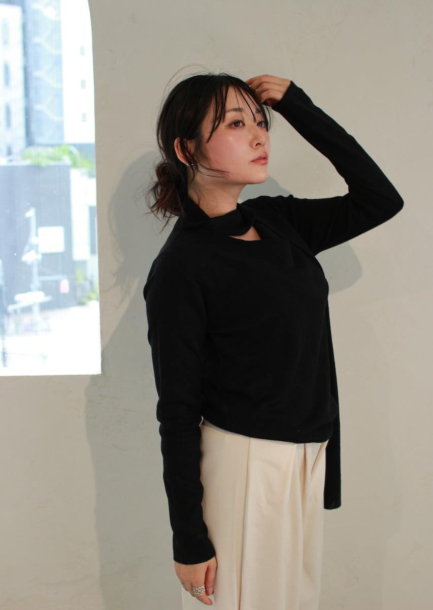 スカーフフェミニントップス