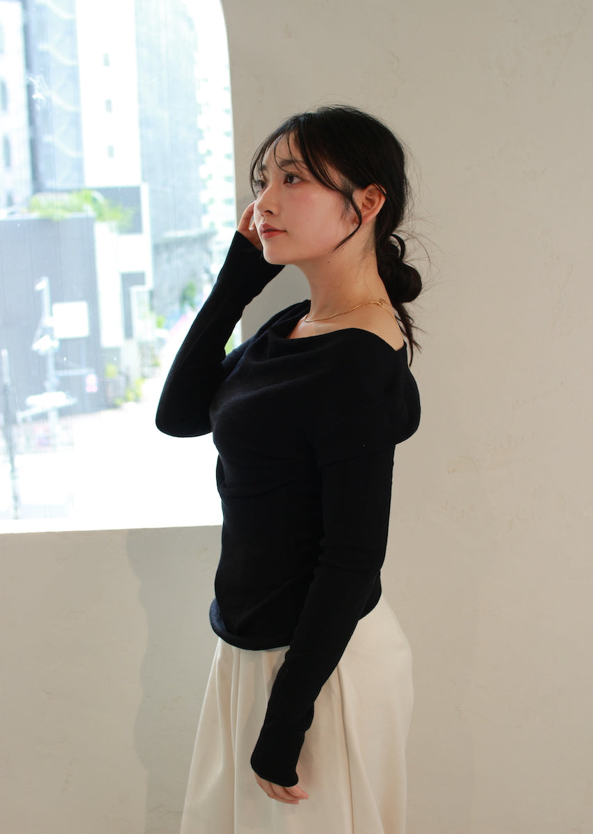 ドレープネックニットトップス