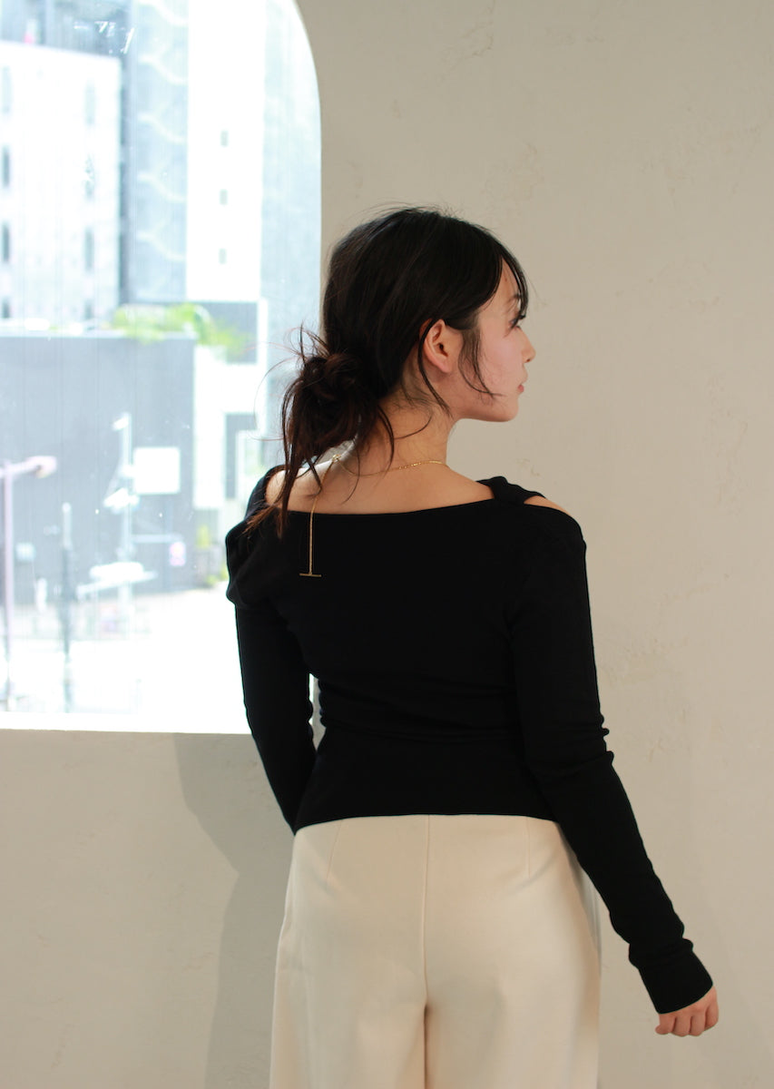 ドレープネックニットトップス