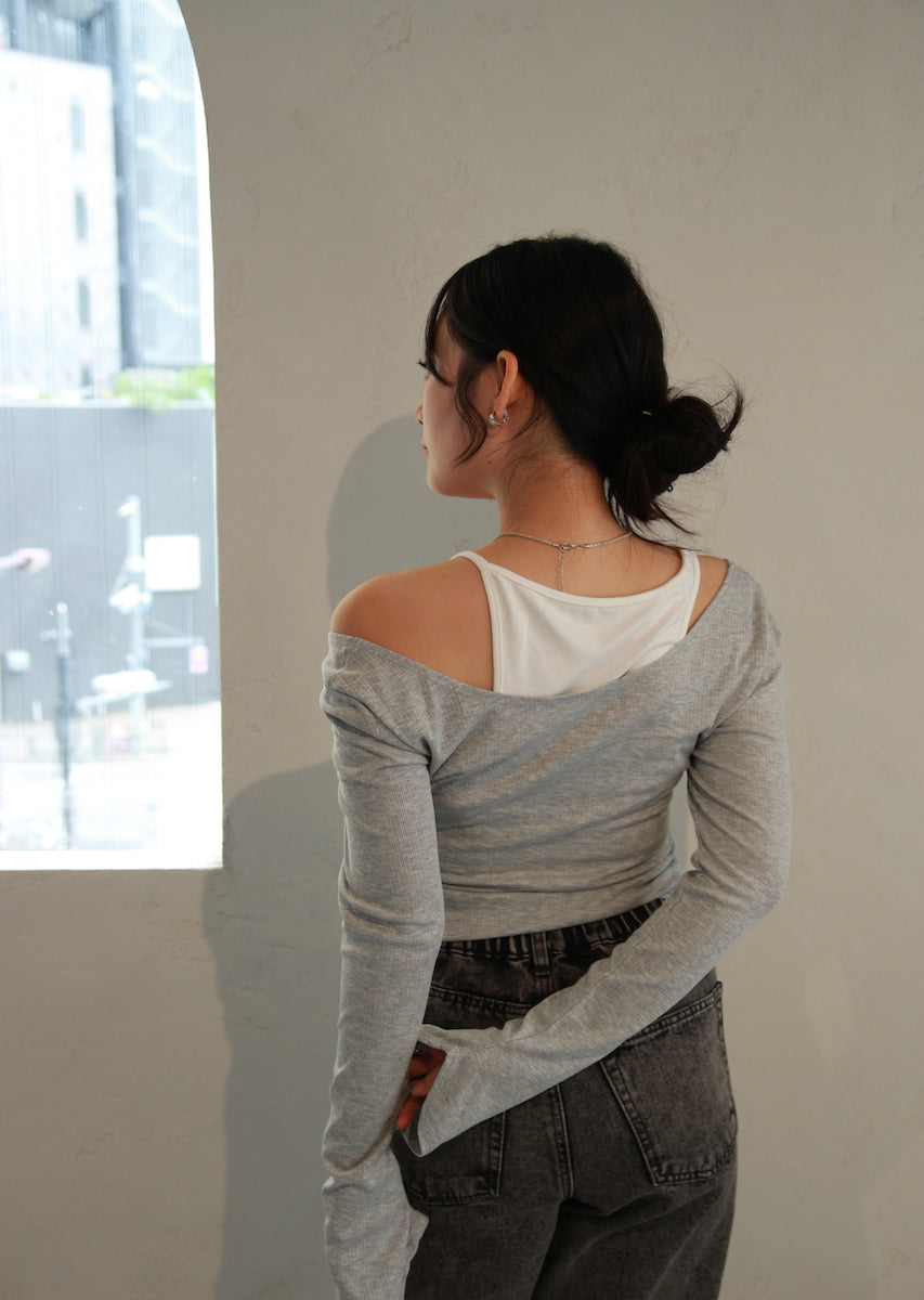 レイヤード風オフショルダートップス