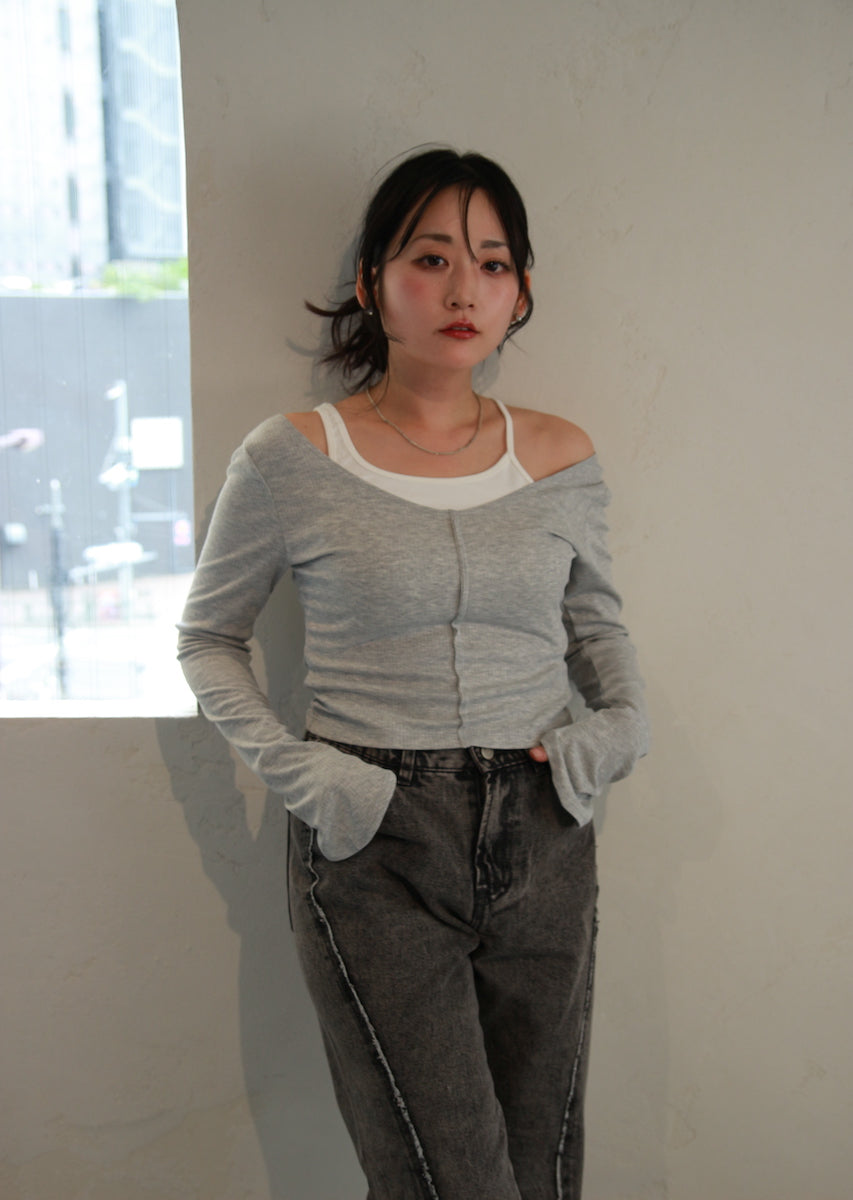 レイヤード風オフショルダートップス