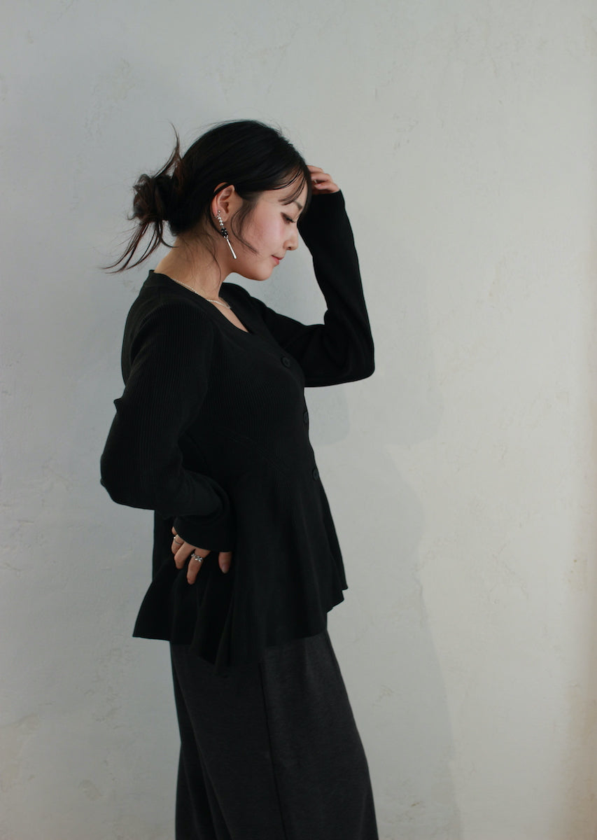 ペプラムニットカーディガン
