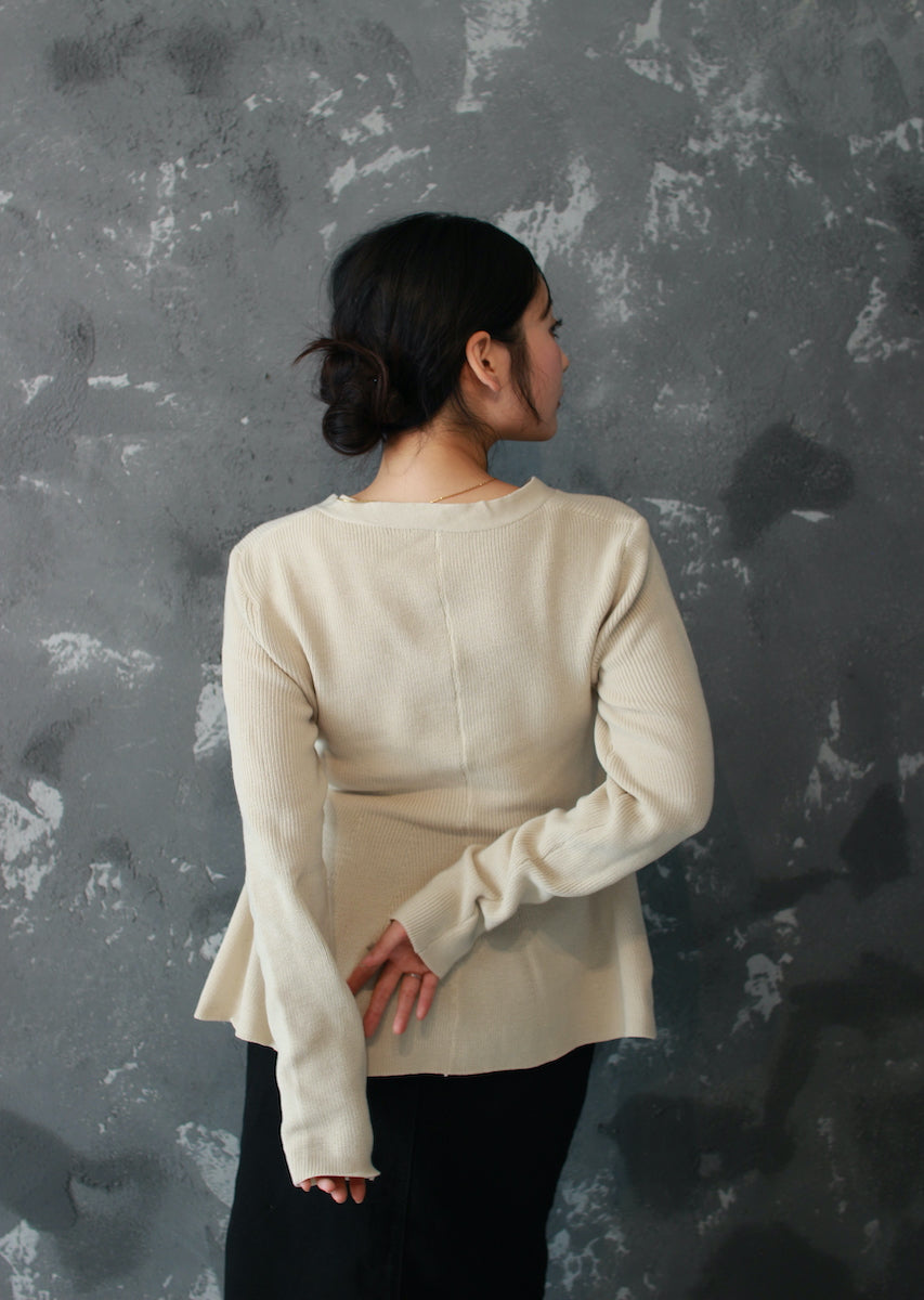 ペプラムニットカーディガン