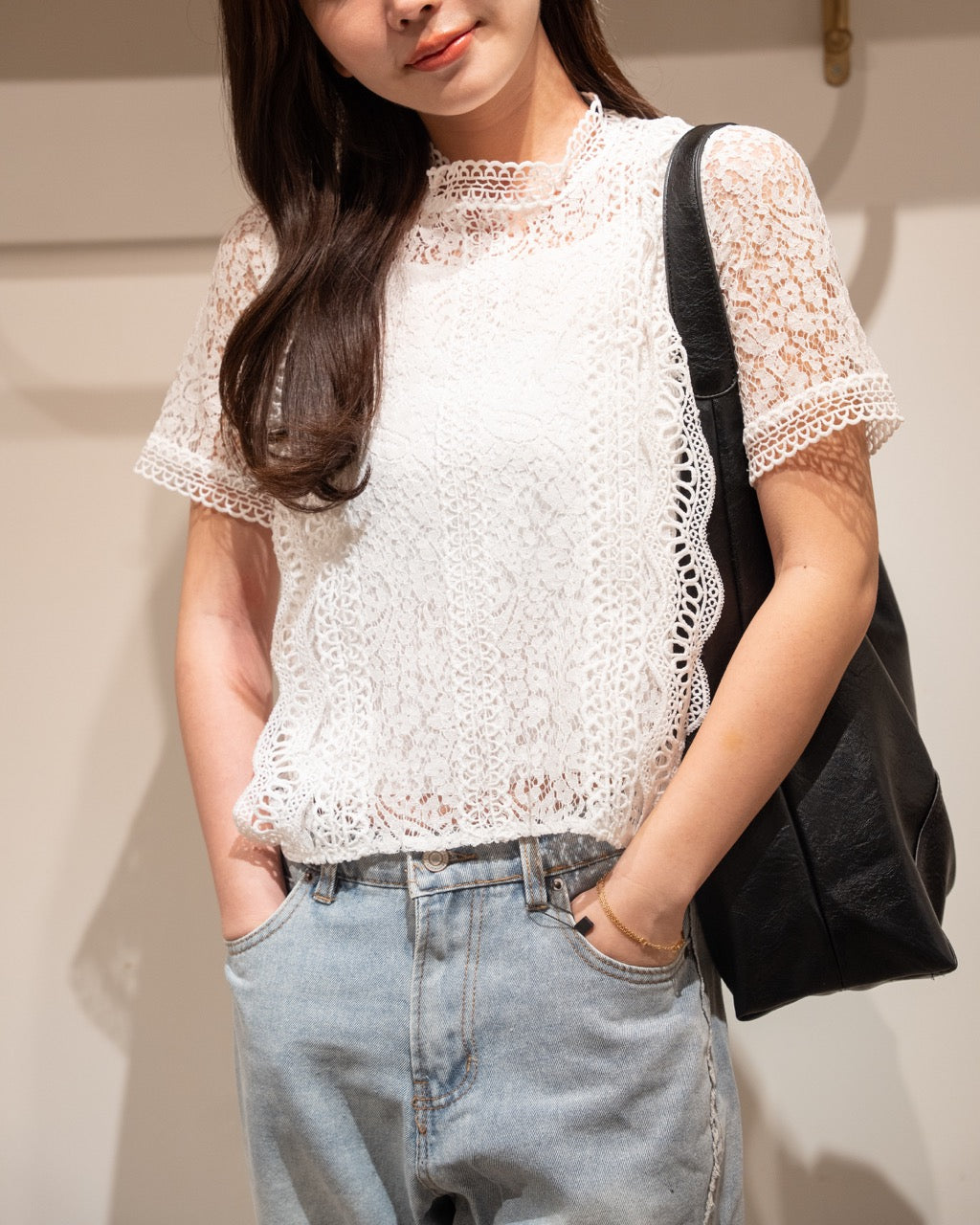 プチハイネック総レースブラウス