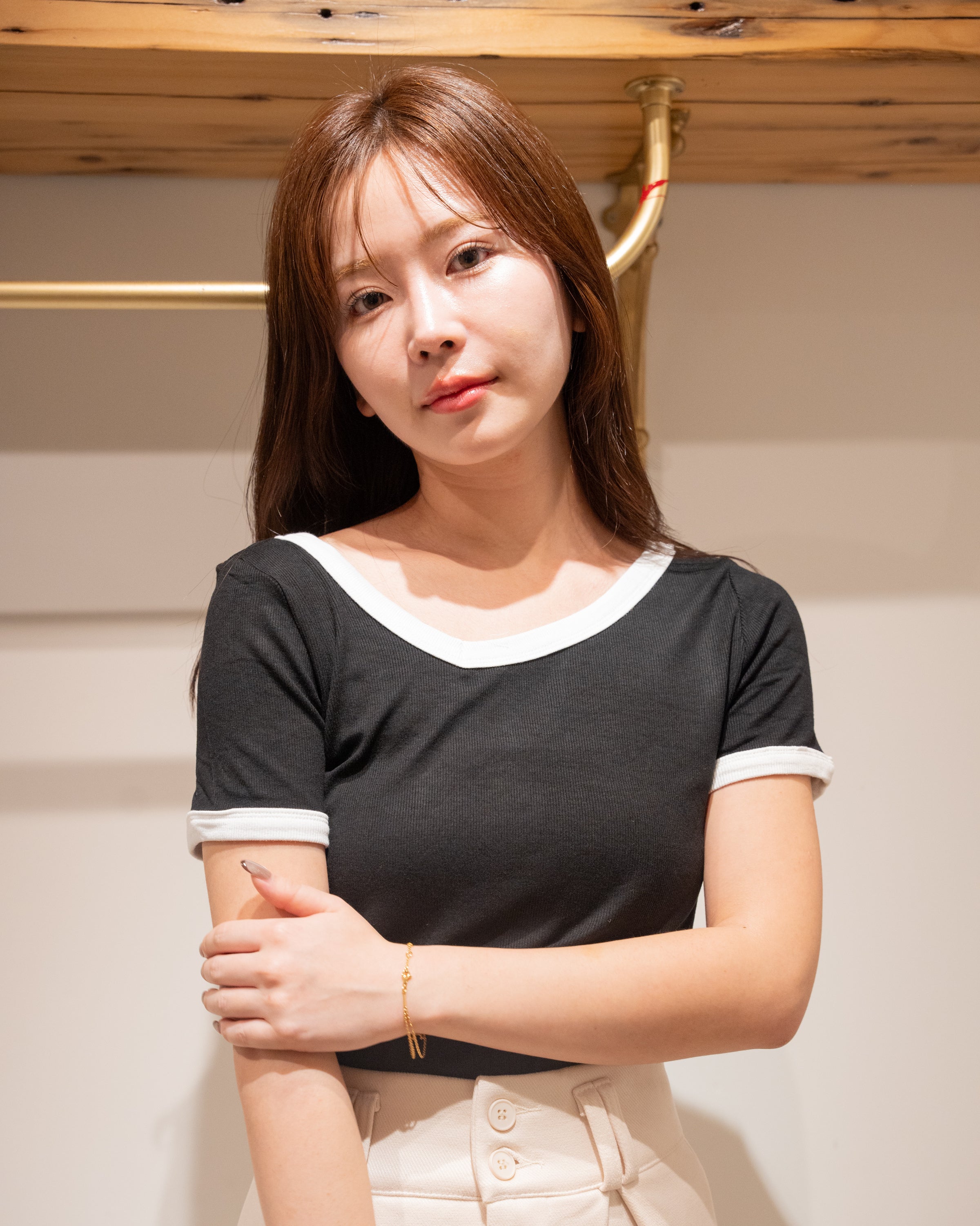 エッジネックTシャツ