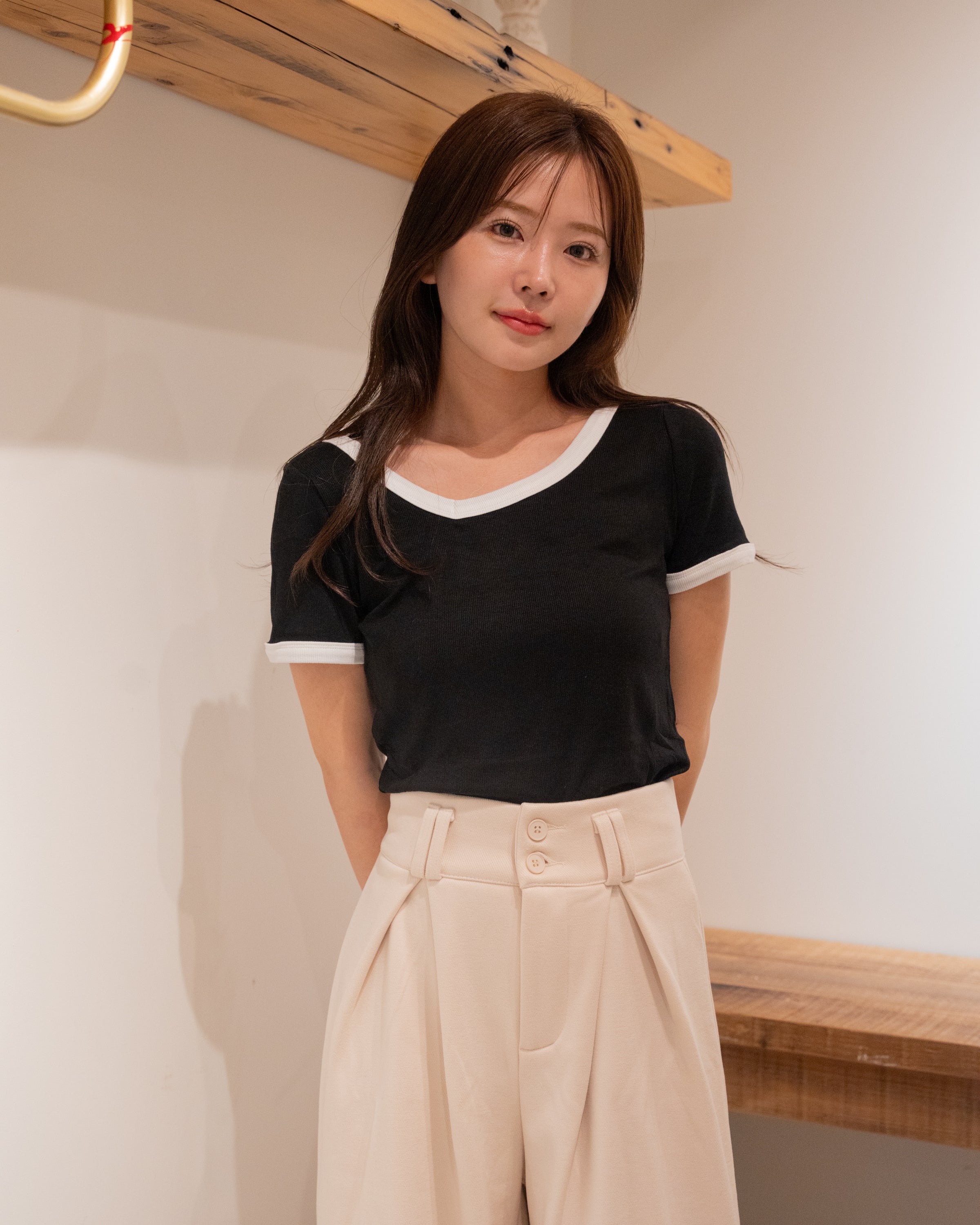 エッジネックTシャツ