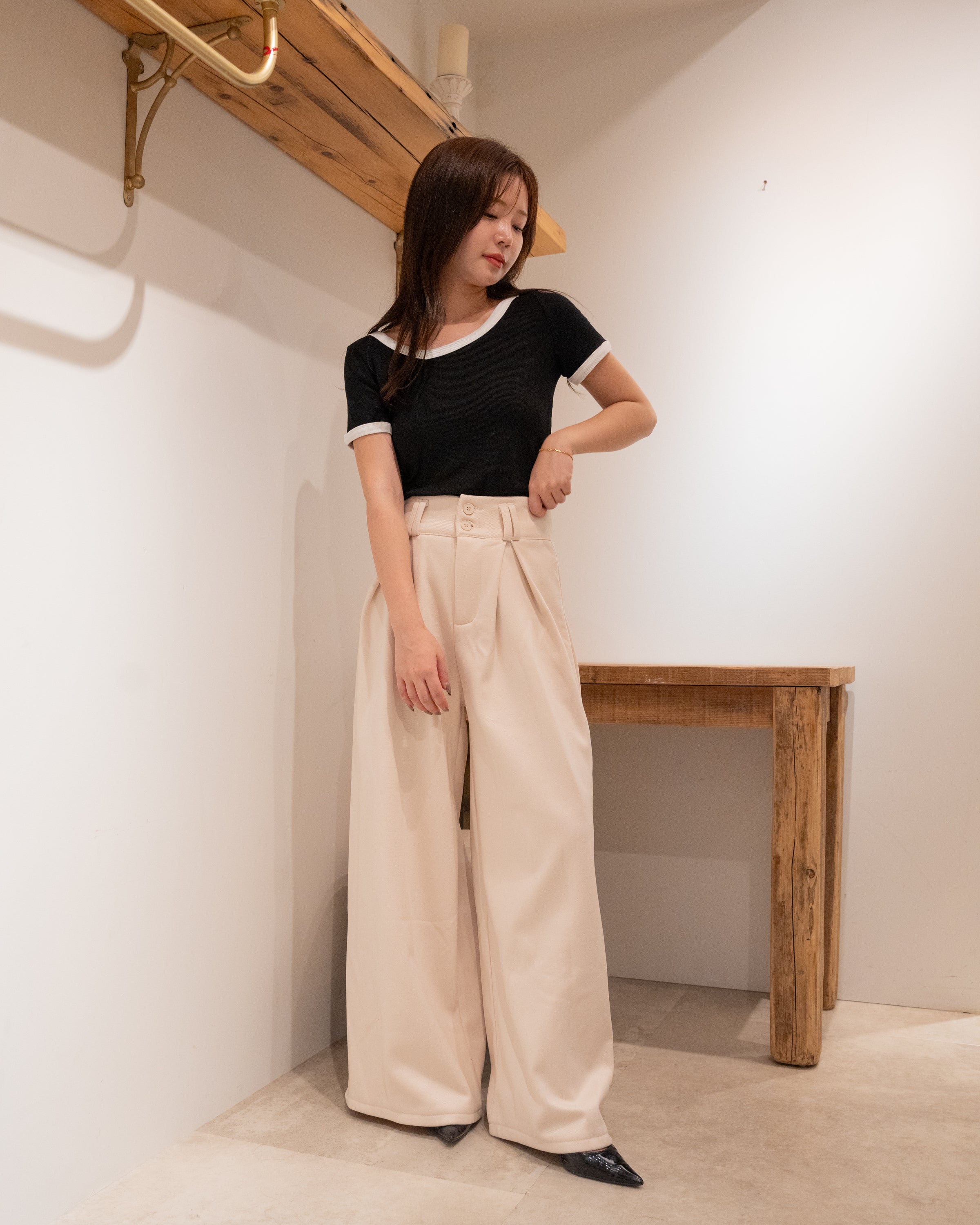 エッジネックTシャツ