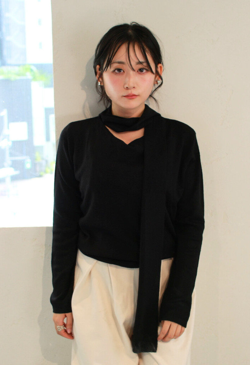 スカーフフェミニントップス