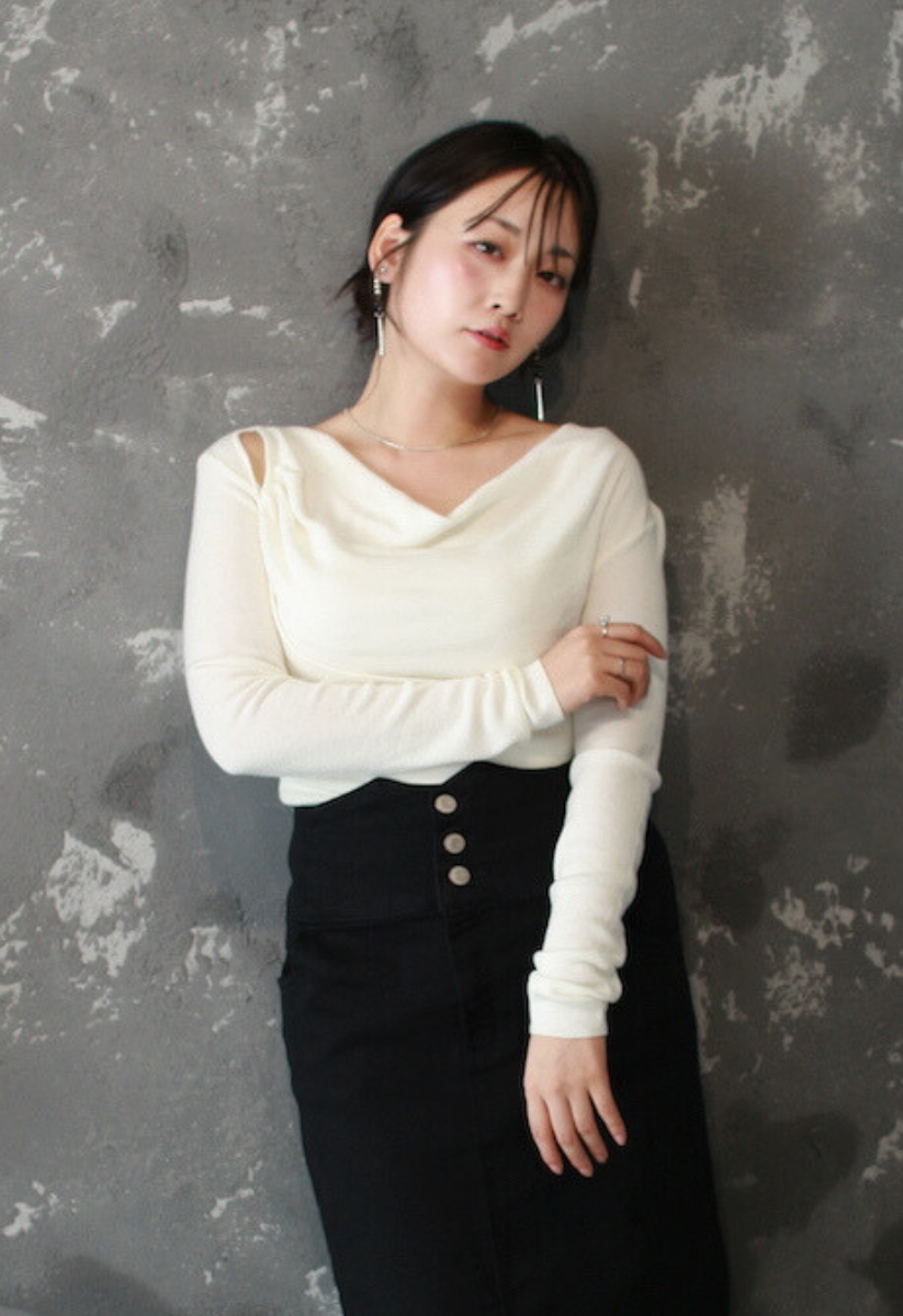 ドレープネックニットトップス