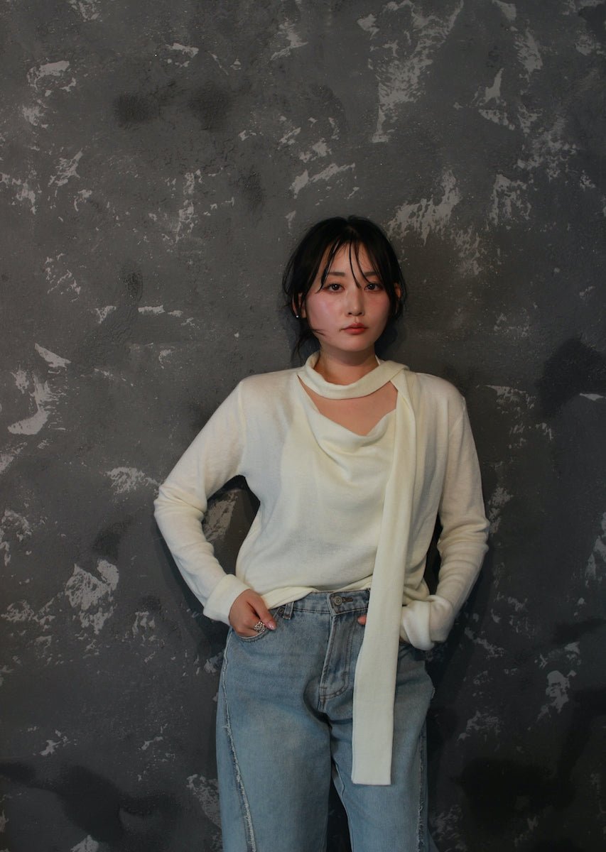 スカーフフェミニントップス