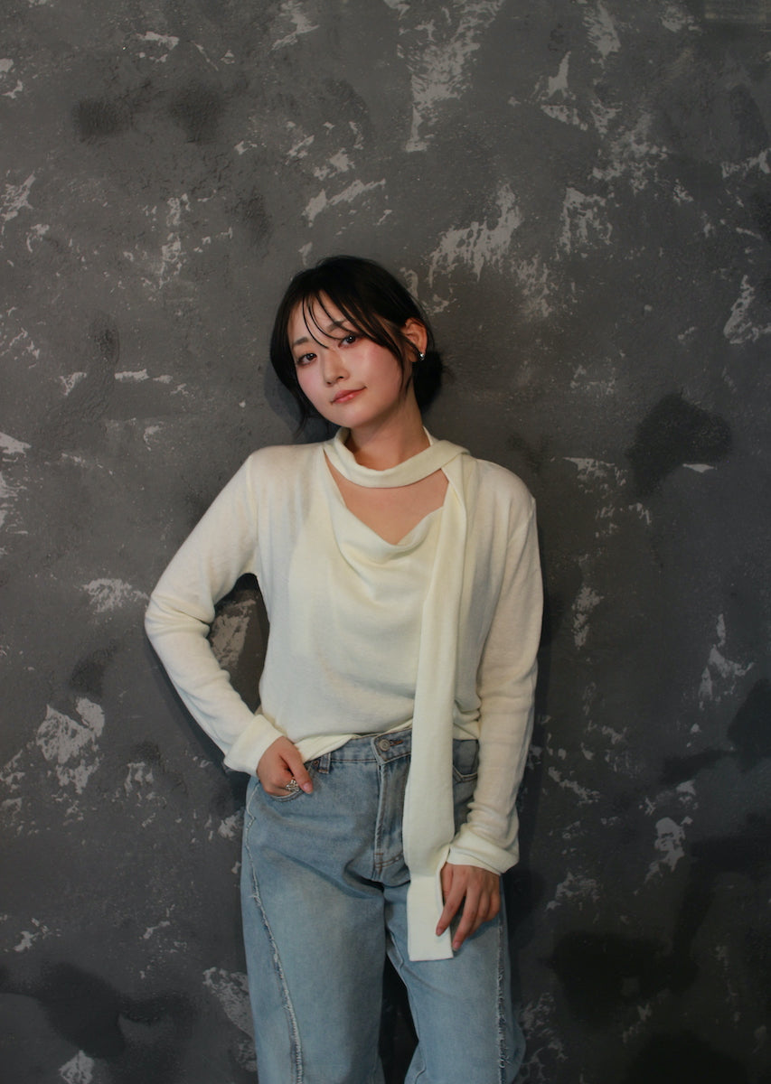 スカーフフェミニントップス