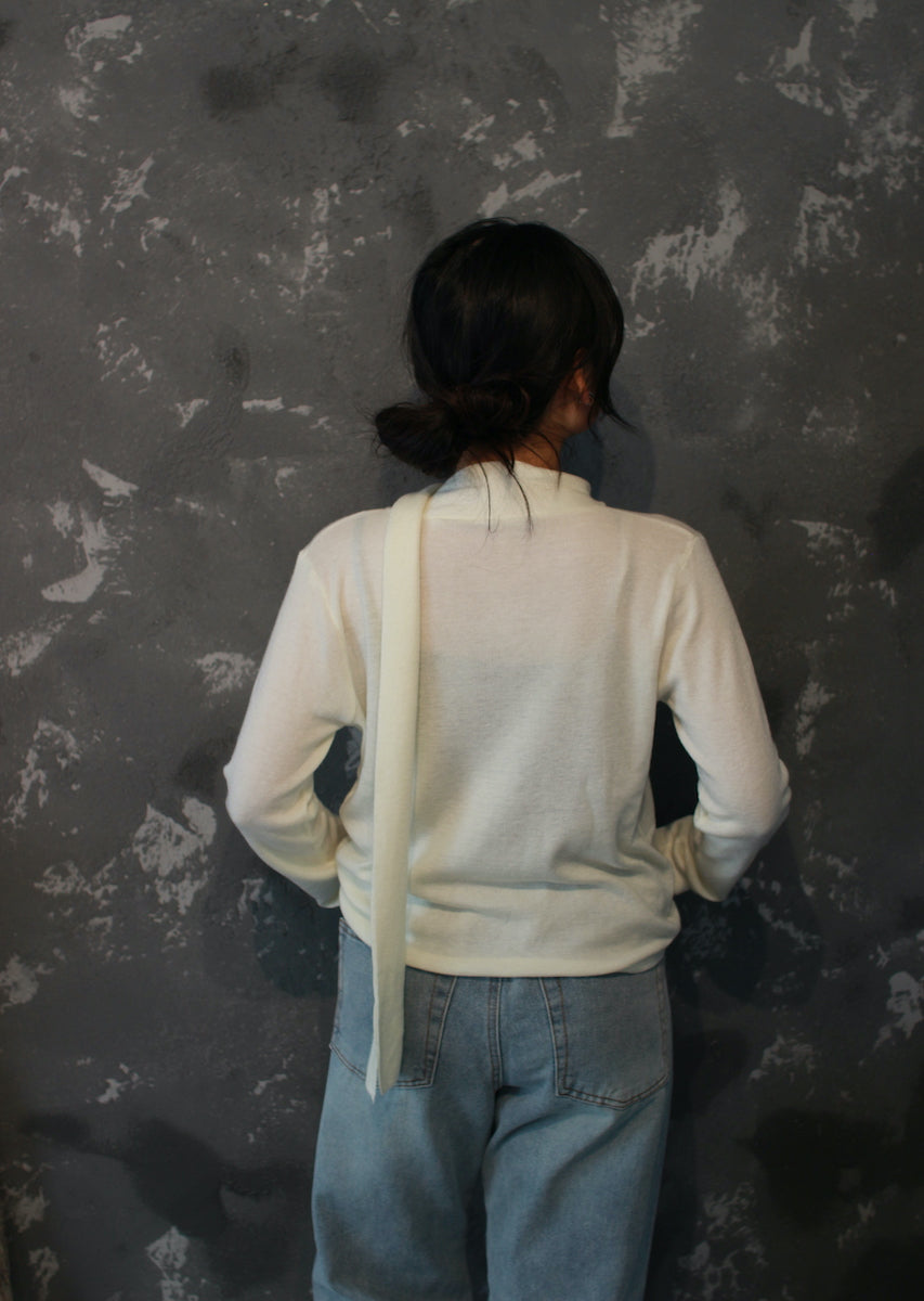 スカーフフェミニントップス