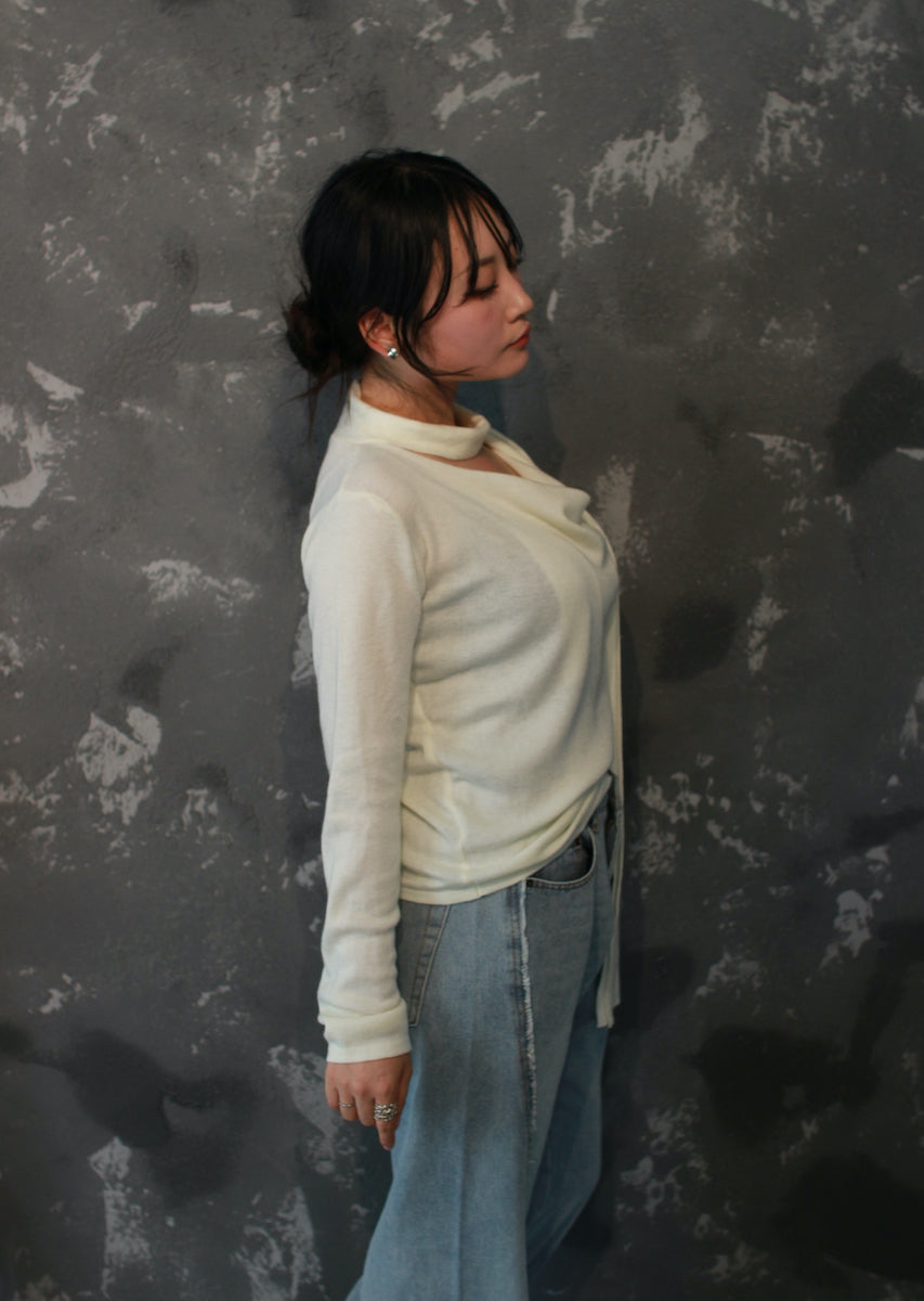 スカーフフェミニントップス