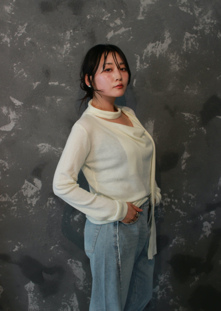 スカーフフェミニントップス