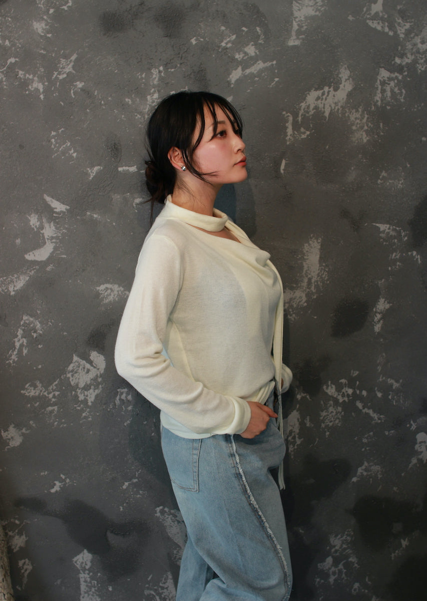 スカーフフェミニントップス