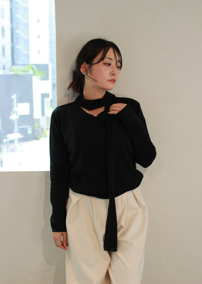 スカーフフェミニントップス