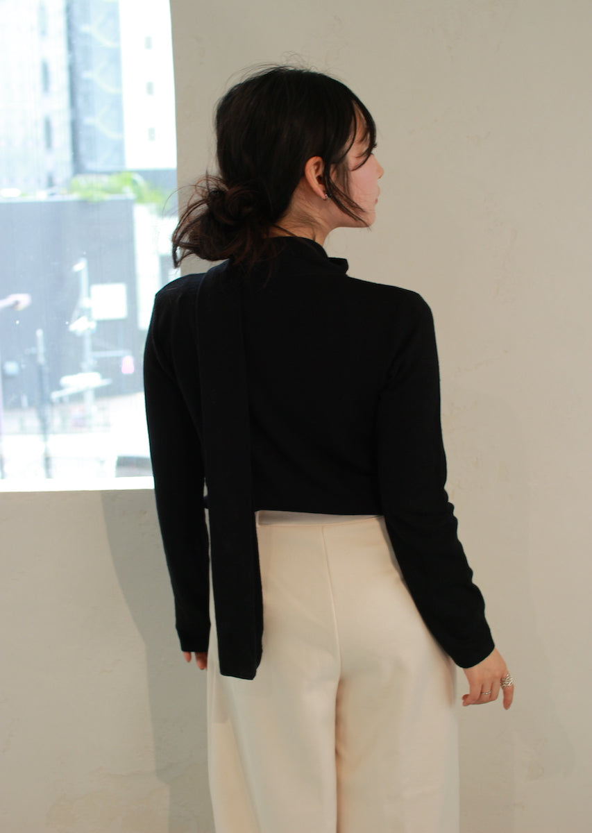 スカーフフェミニントップス