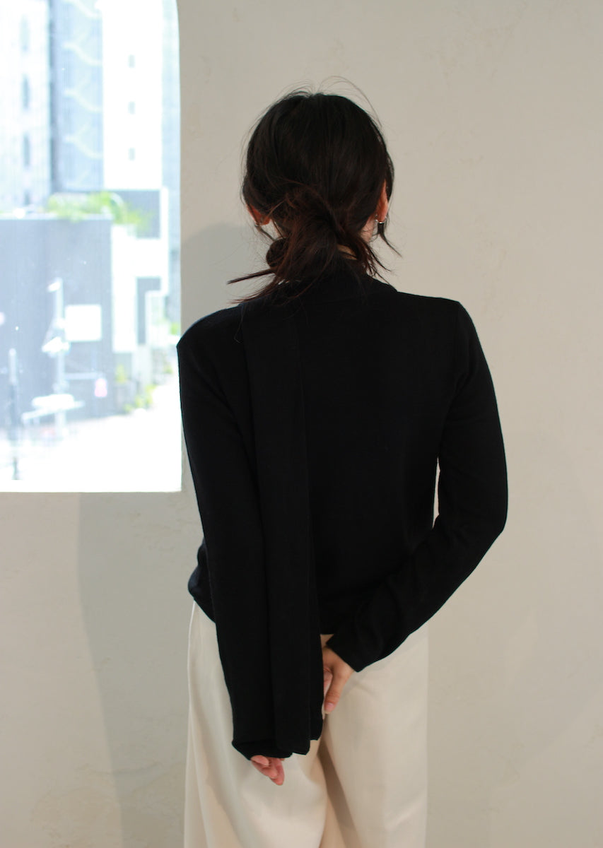 スカーフフェミニントップス