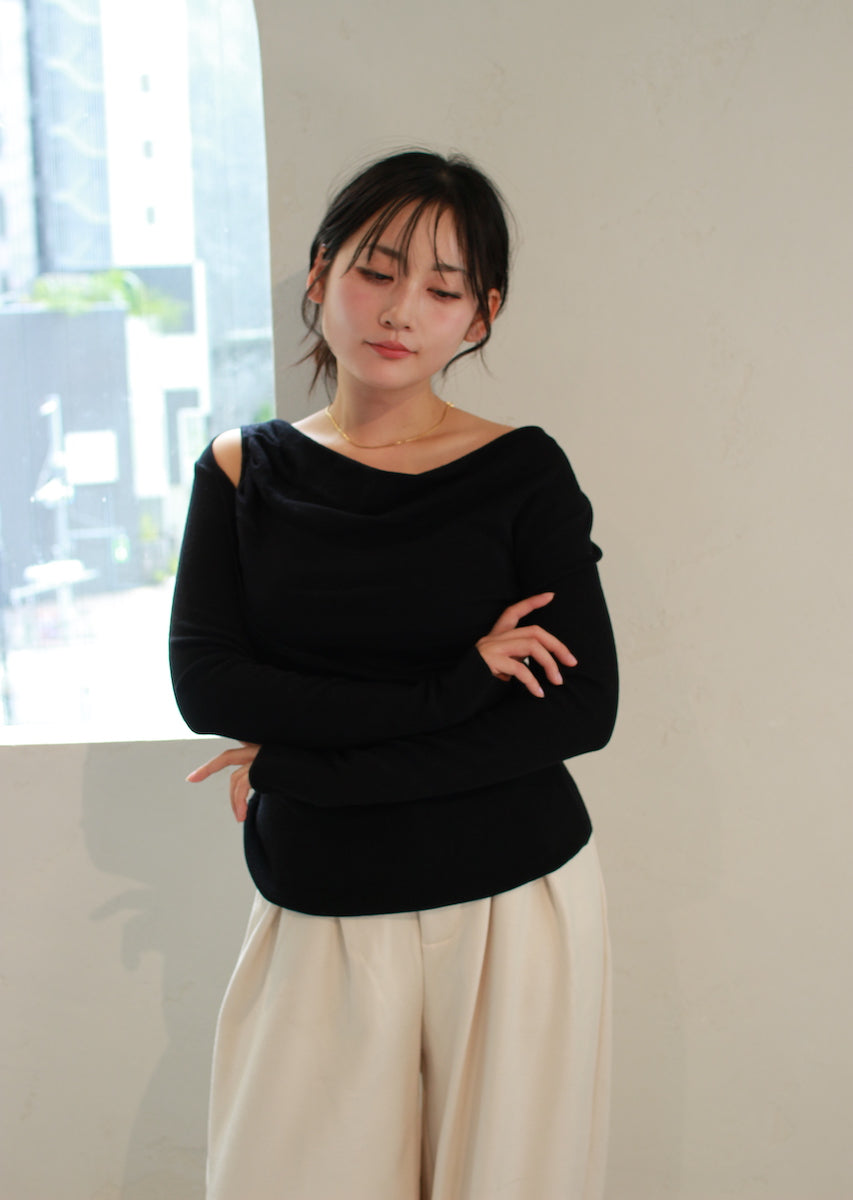 ドレープネックニットトップス