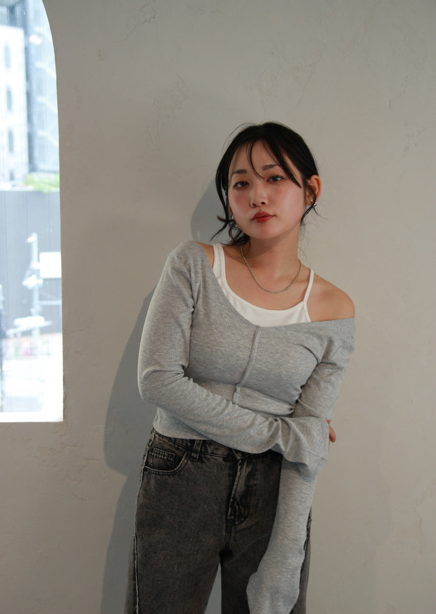 レイヤード風オフショルダートップス