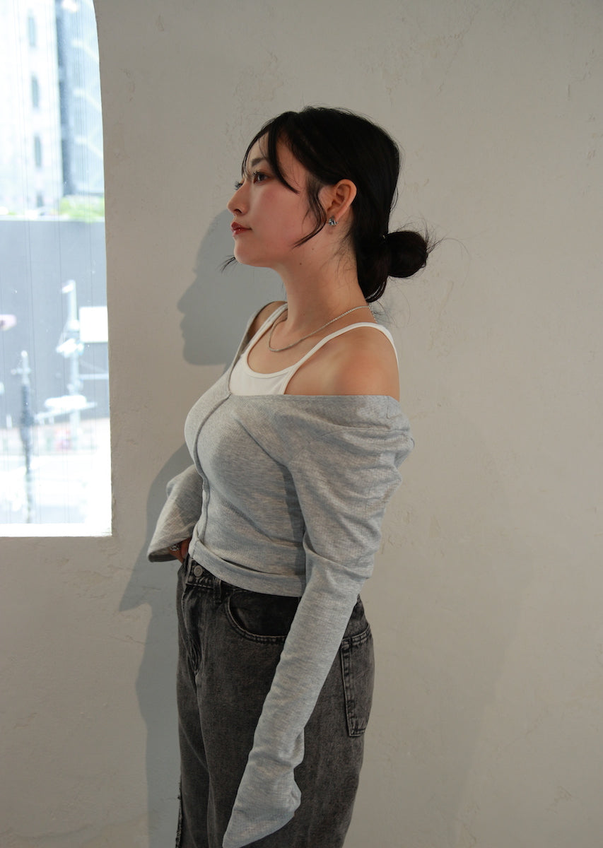 レイヤード風オフショルダートップス