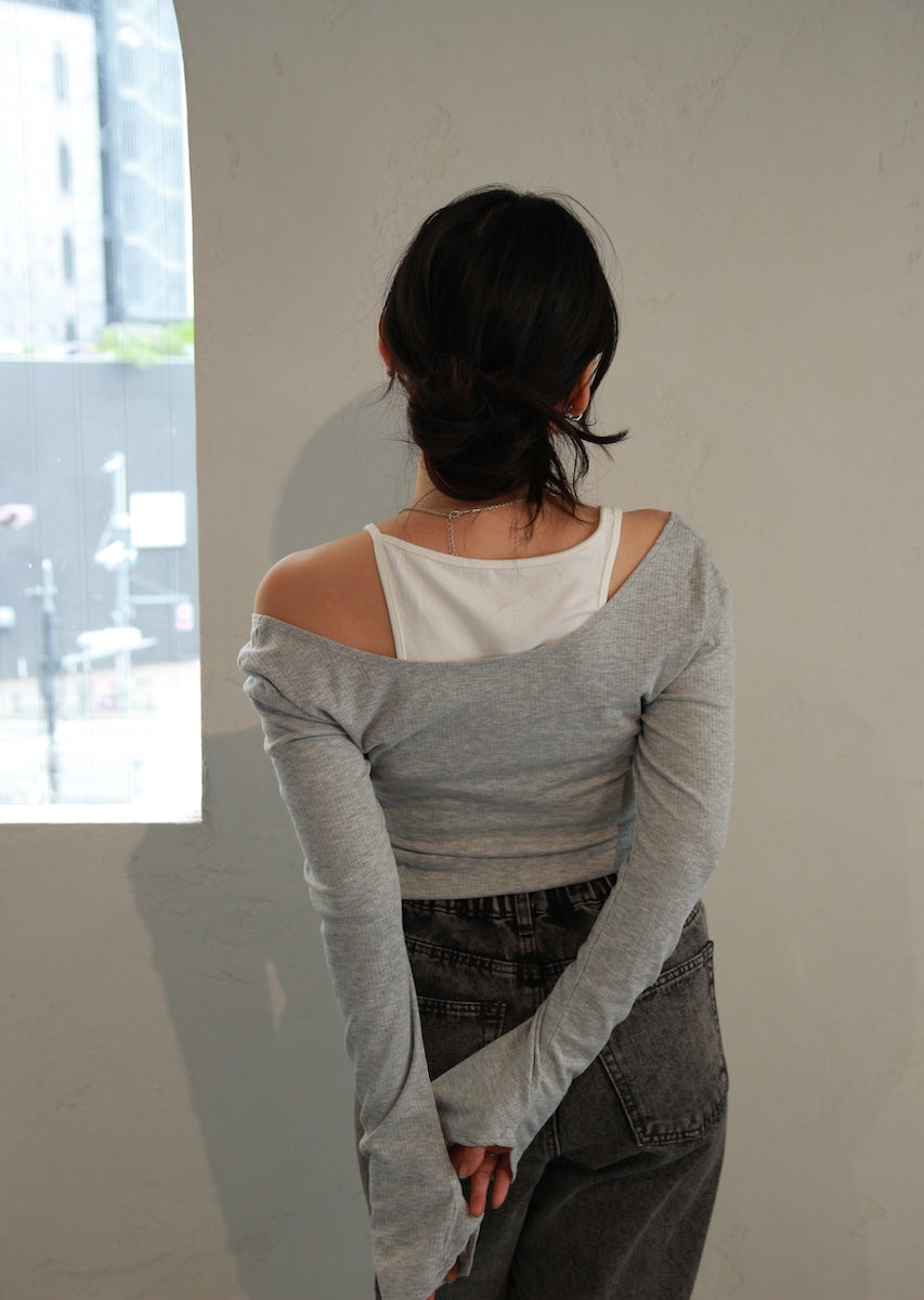 レイヤード風オフショルダートップス