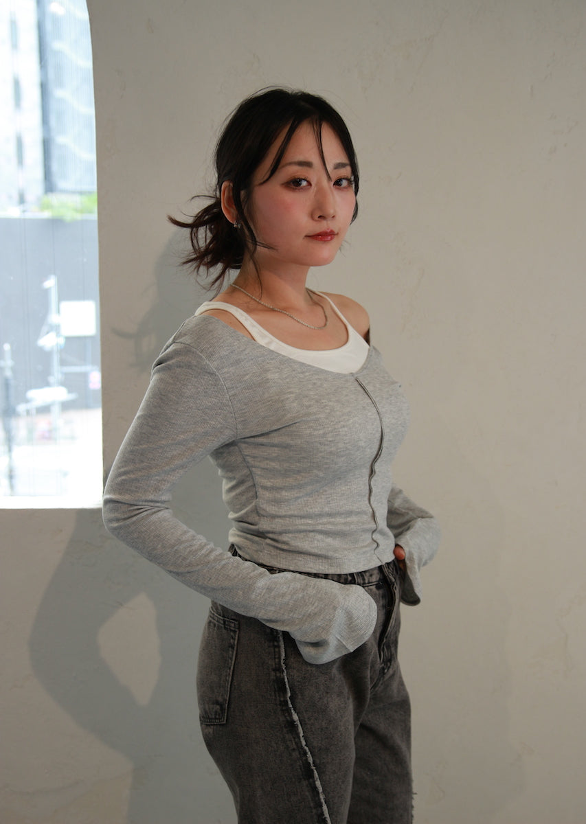 レイヤード風オフショルダートップス