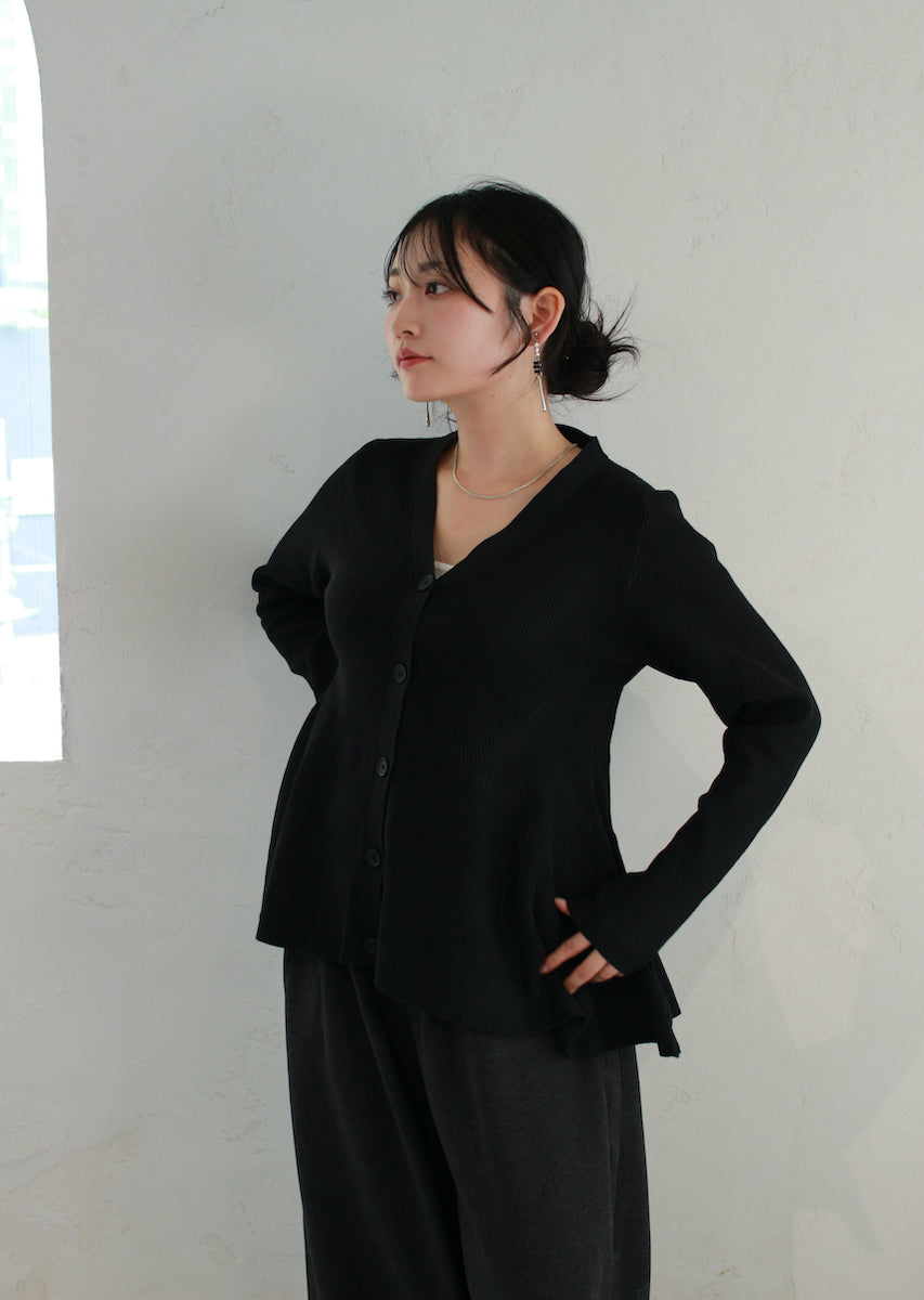ペプラムニットカーディガン
