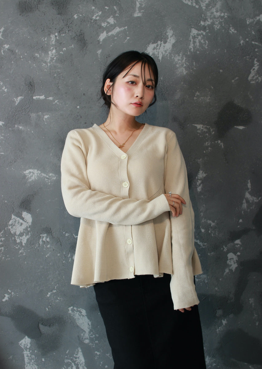 ペプラムニットカーディガン