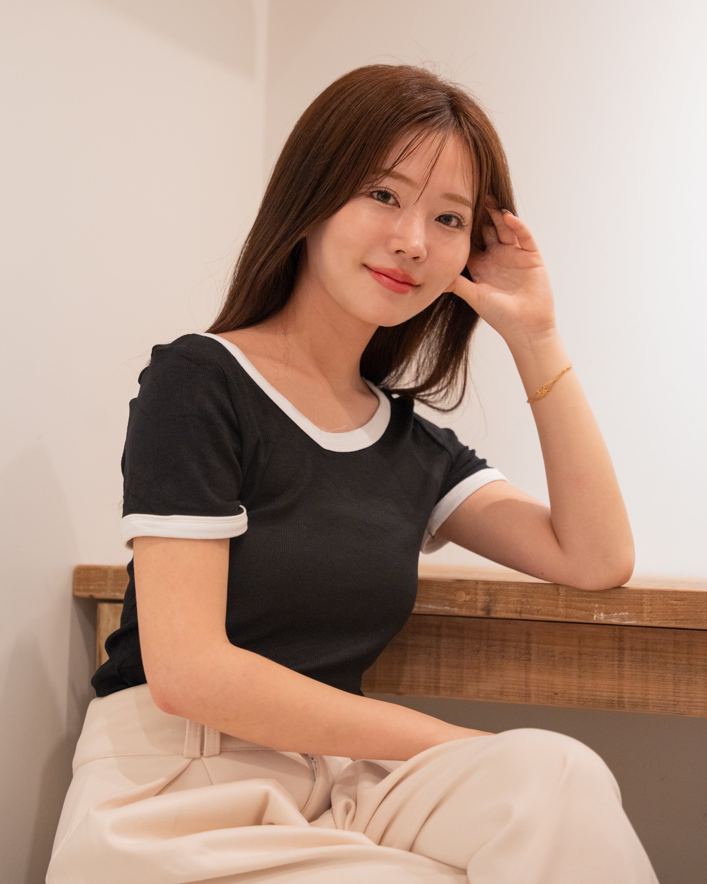 エッジネックTシャツ