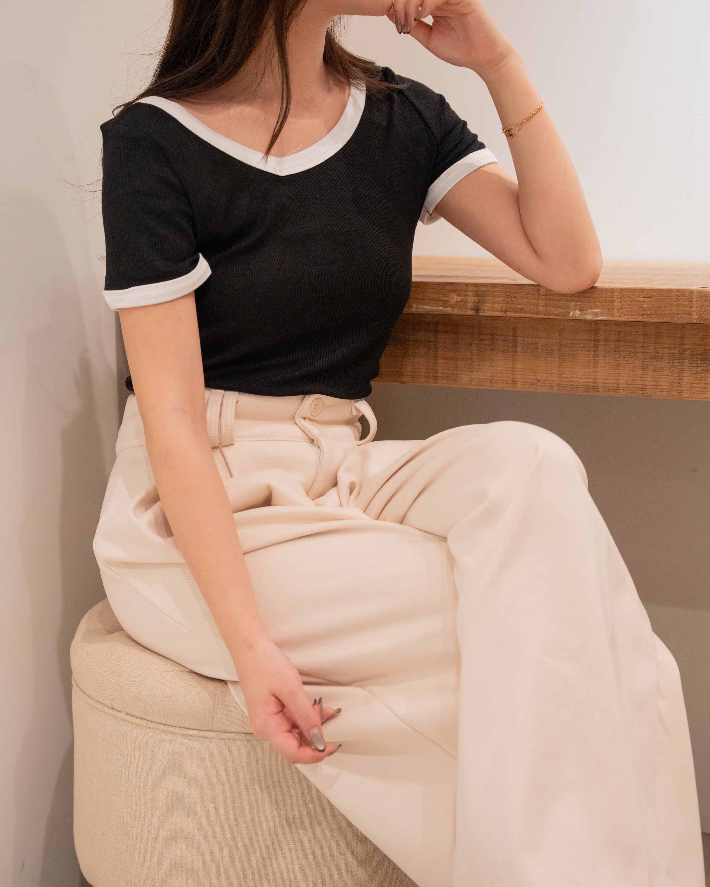 エッジネックTシャツ